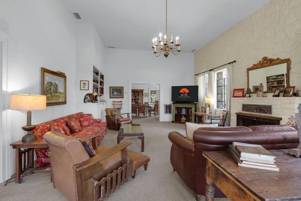 Popular attractions Area Nearby Property